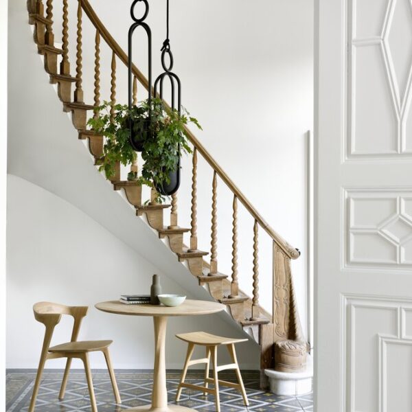 Torsion dining table