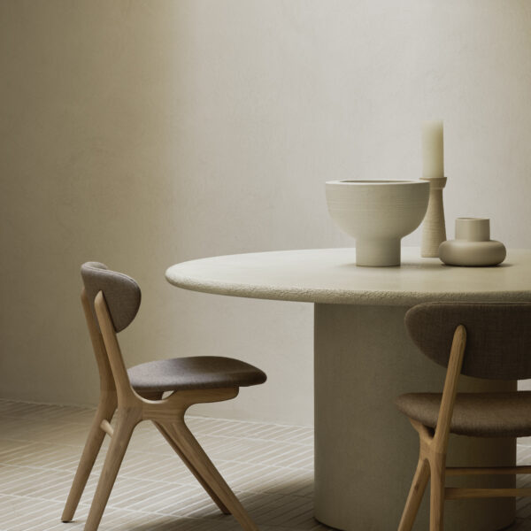 Eye dining chair