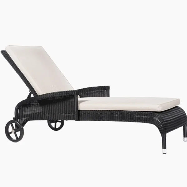 Safi Sunlounger with Arms